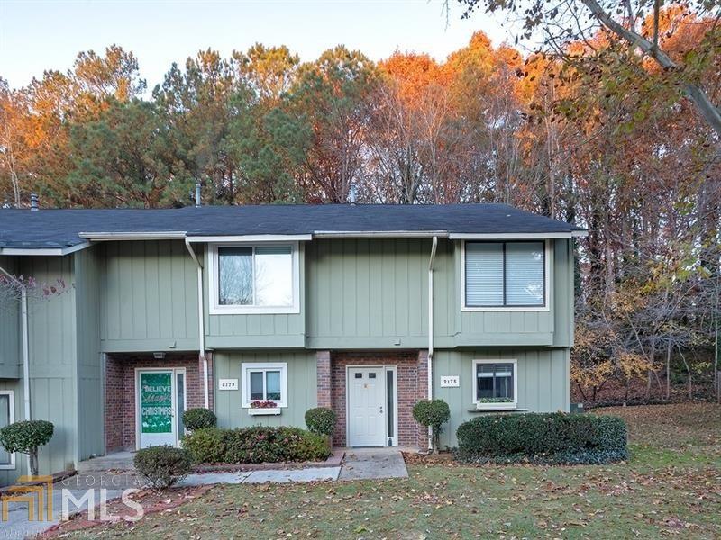2175 Surrey Ct - Photo 1
