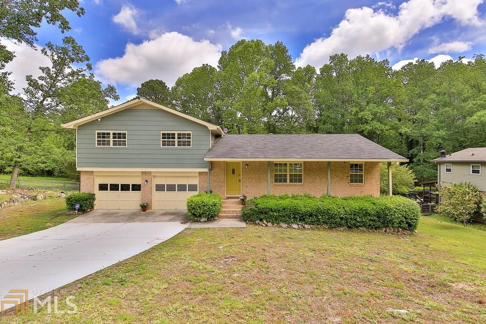 2816 Hickory Cir - Photo 1