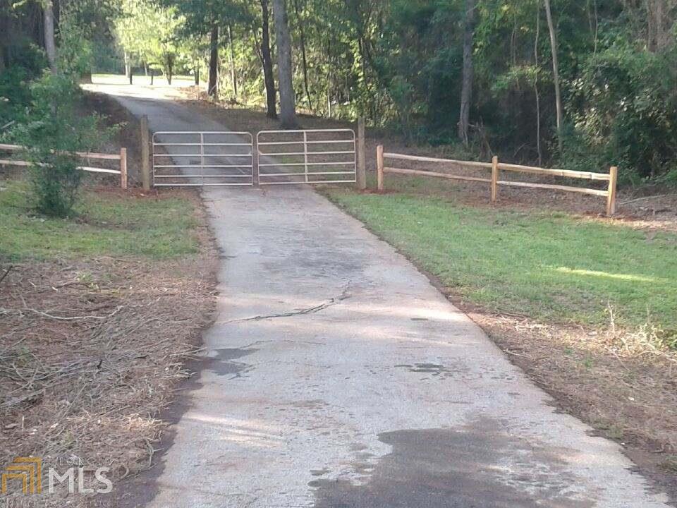 409 Hebron Rd - Photo 1