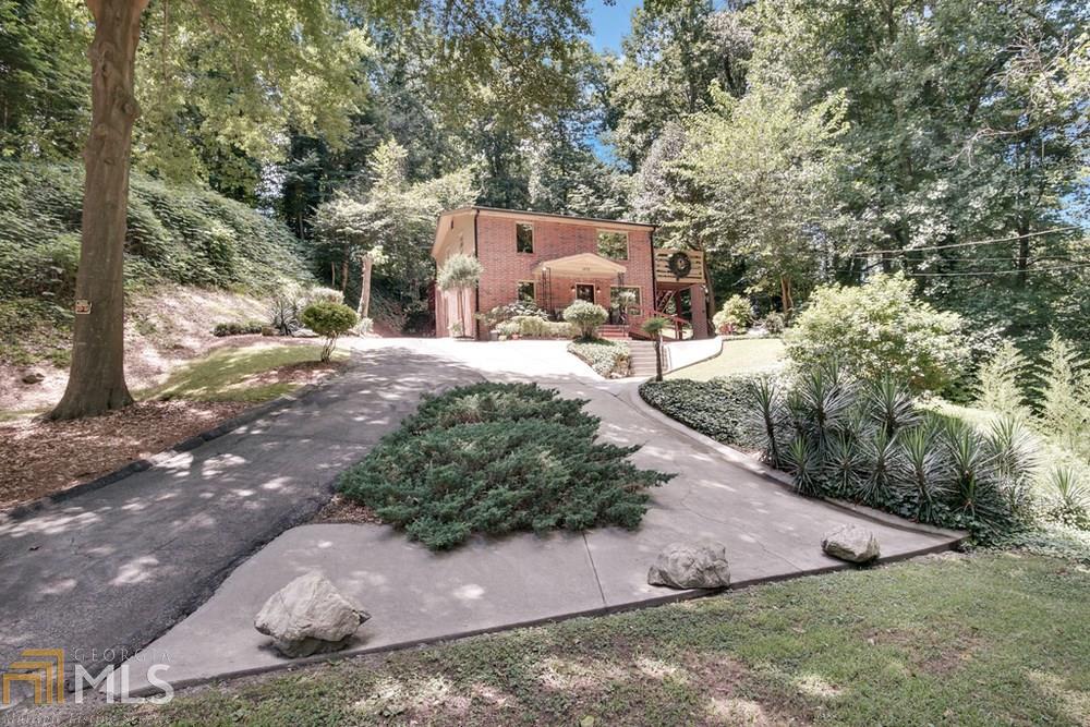 1570 Spring Ln - Photo 1