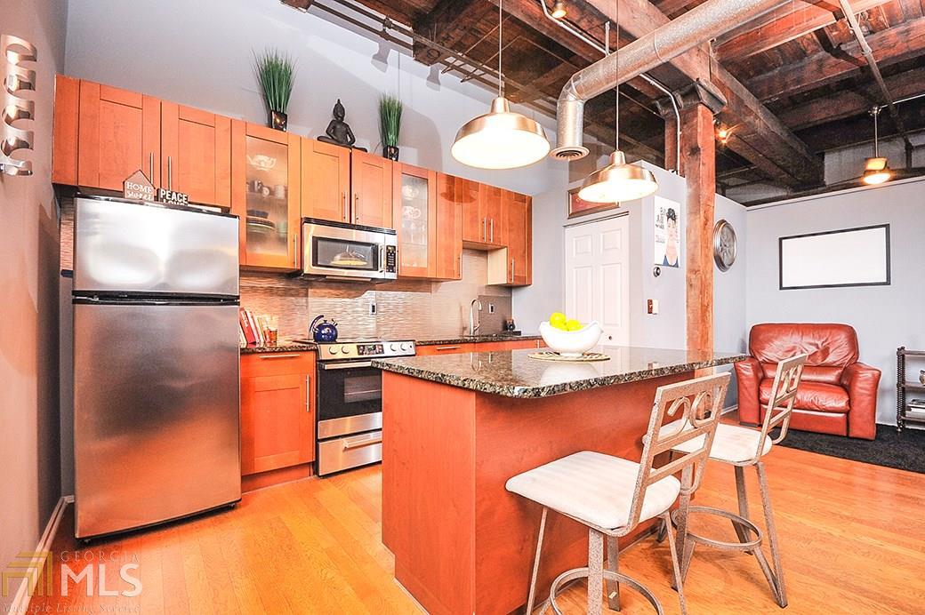 326 Nelson St - Photo 1