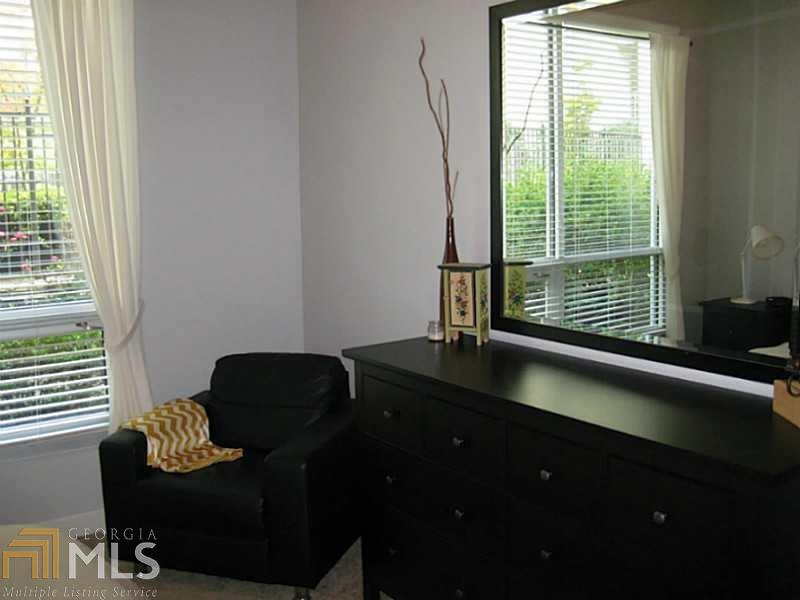711 Cosmopolitan - Photo 1