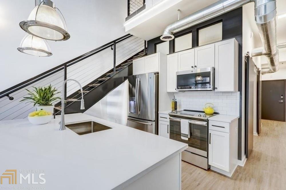260 18th St - Photo 1
