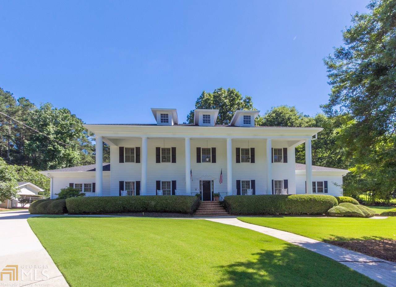 2302 Castlewood Ct - Photo 1