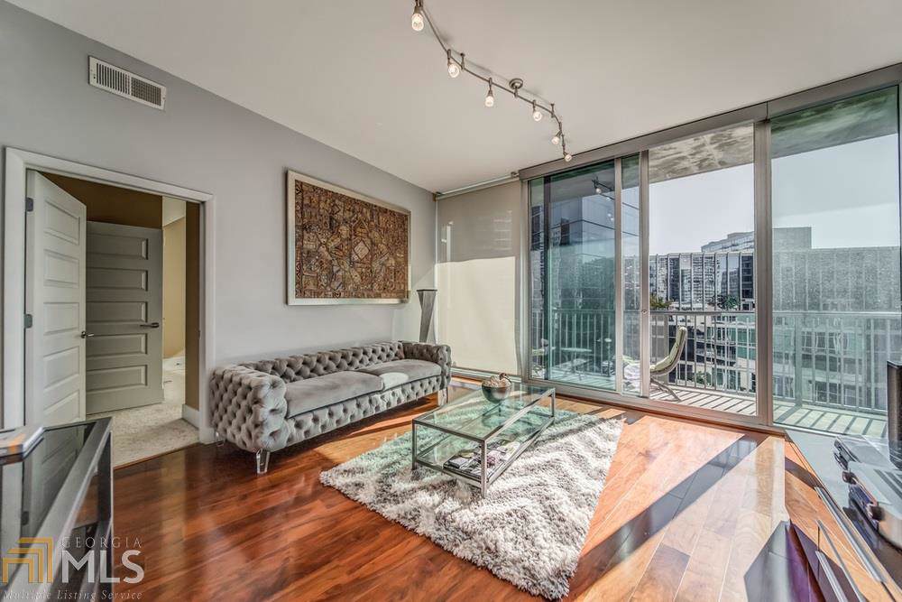 1080 Peachtree St - Photo 1