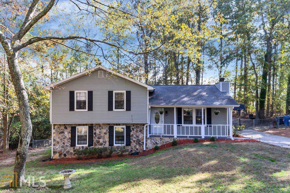 826 Loggins Trl - Photo 1