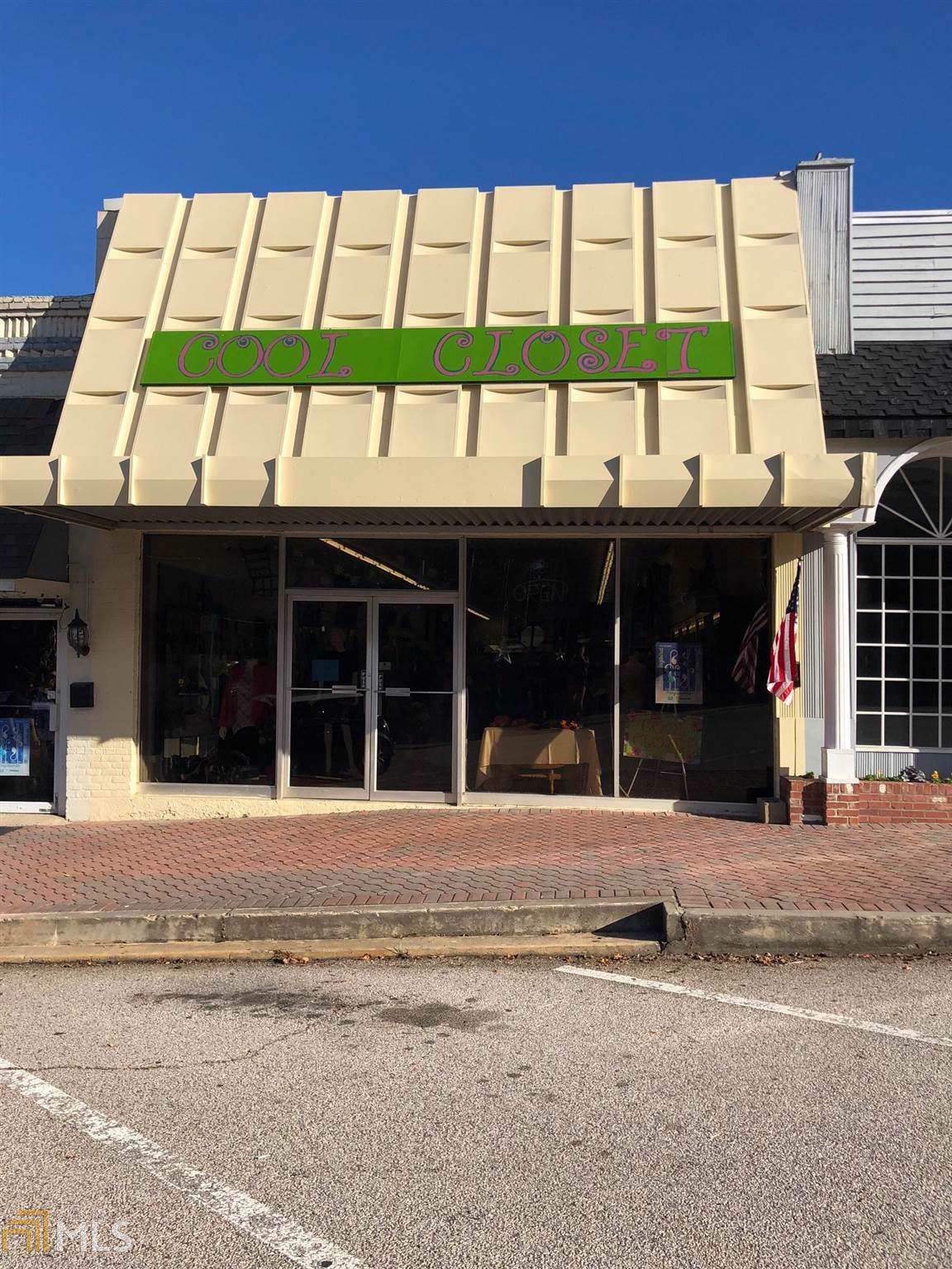 300 Main St - Photo 1