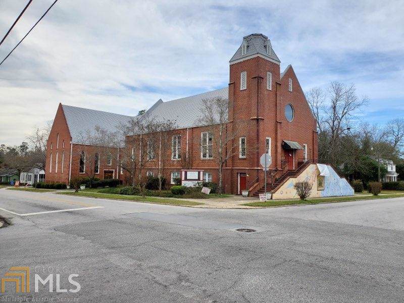 303 Green St - Photo 1