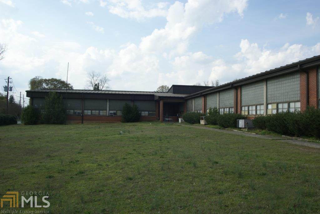 601 Maple St - Photo 1