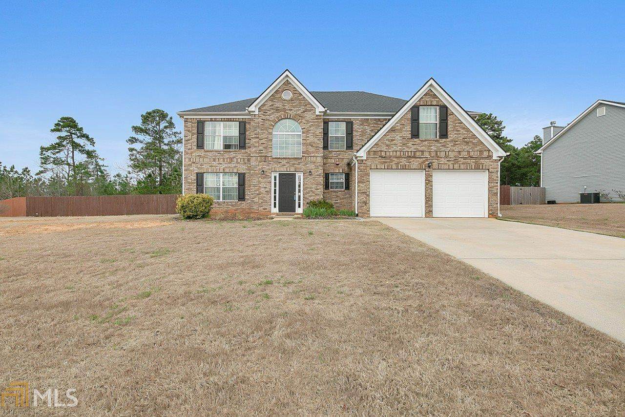 2141 Oakridge Ave - Photo 1