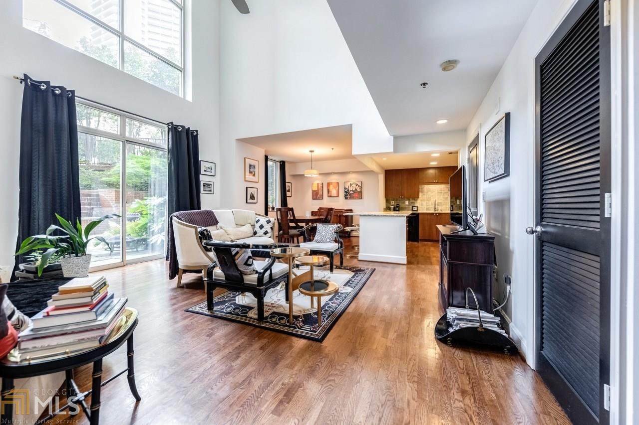 2626 Peachtree Rd - Photo 1