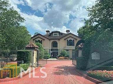 3777 Peachtree Rd - Photo 1
