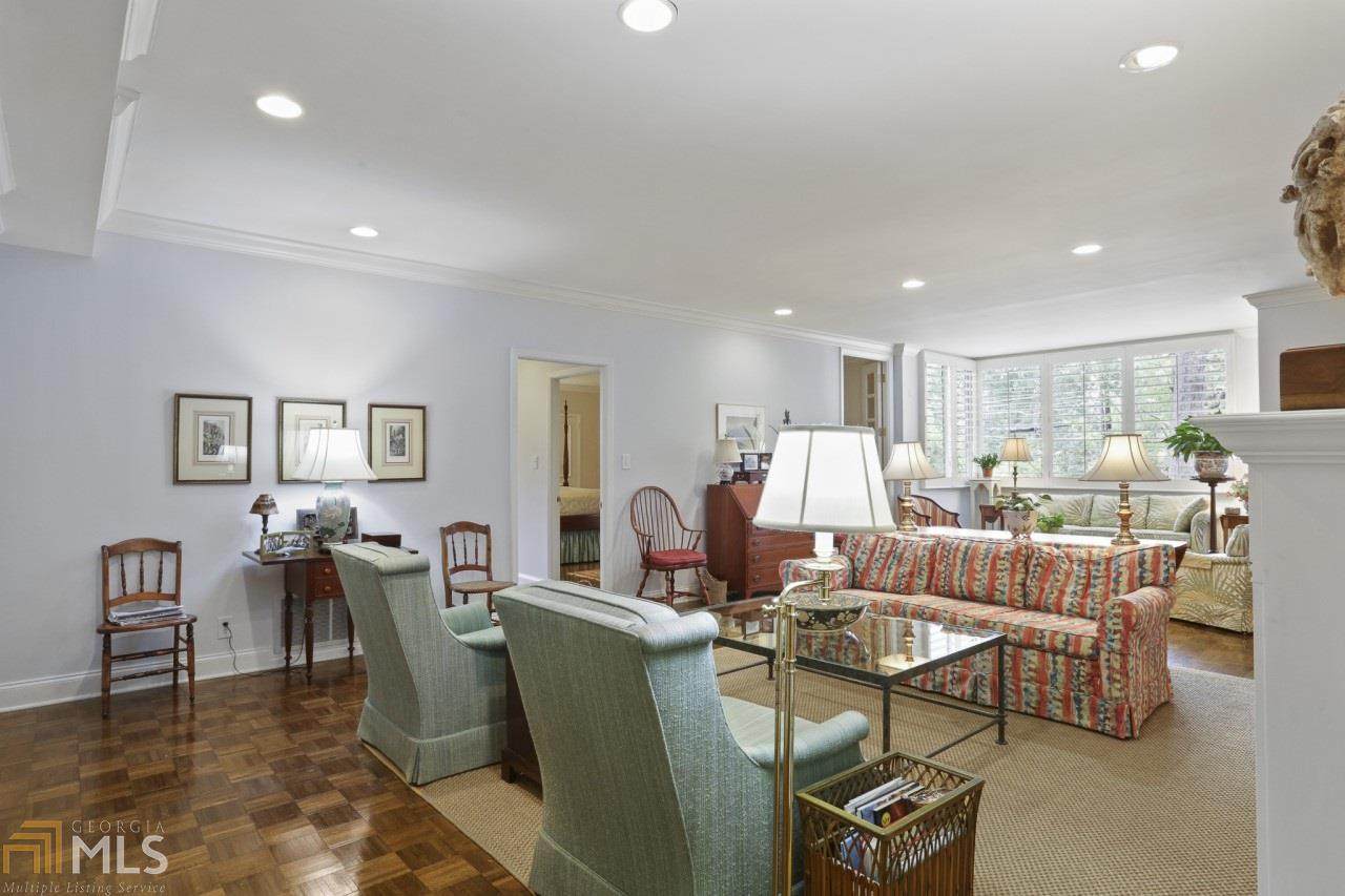 2734 Peachtree Rd - Photo 1