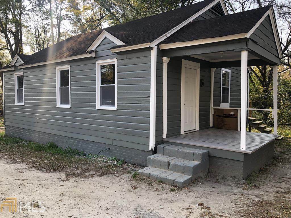 814 Moore - Photo 1