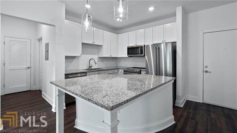 840 United Ave - Photo 1