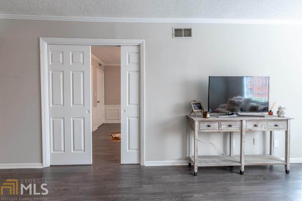 6851 Roswell Rd - Photo 1