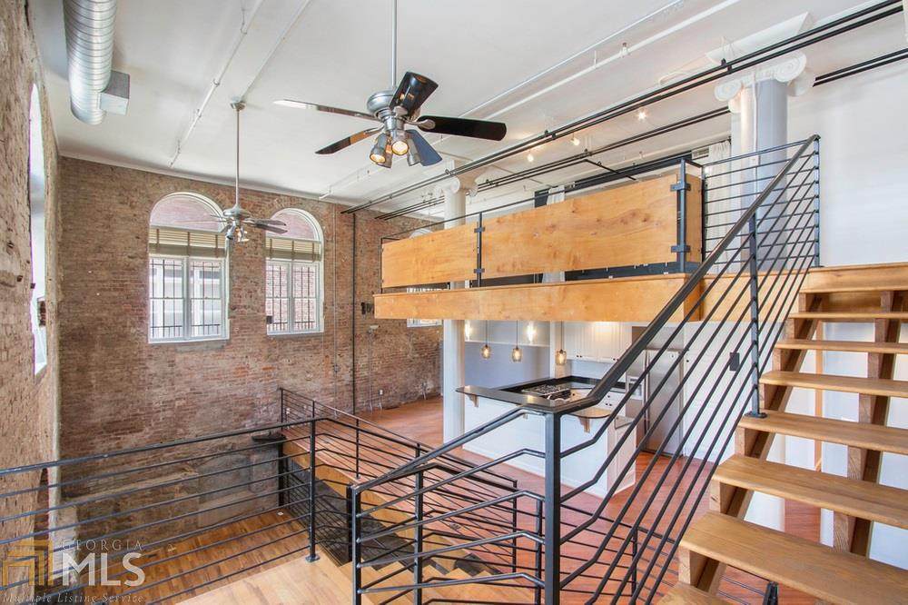 330 Peters St - Photo 1