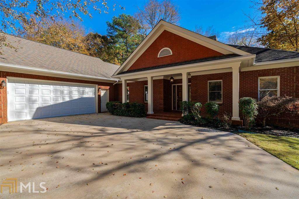 2051 Club Dr - Photo 1