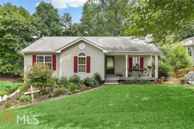 8895 Pine Tree Cir - Photo 1