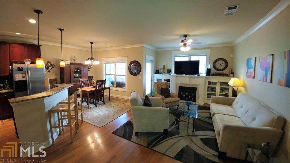 1353 Shackleford Dr - Photo 1