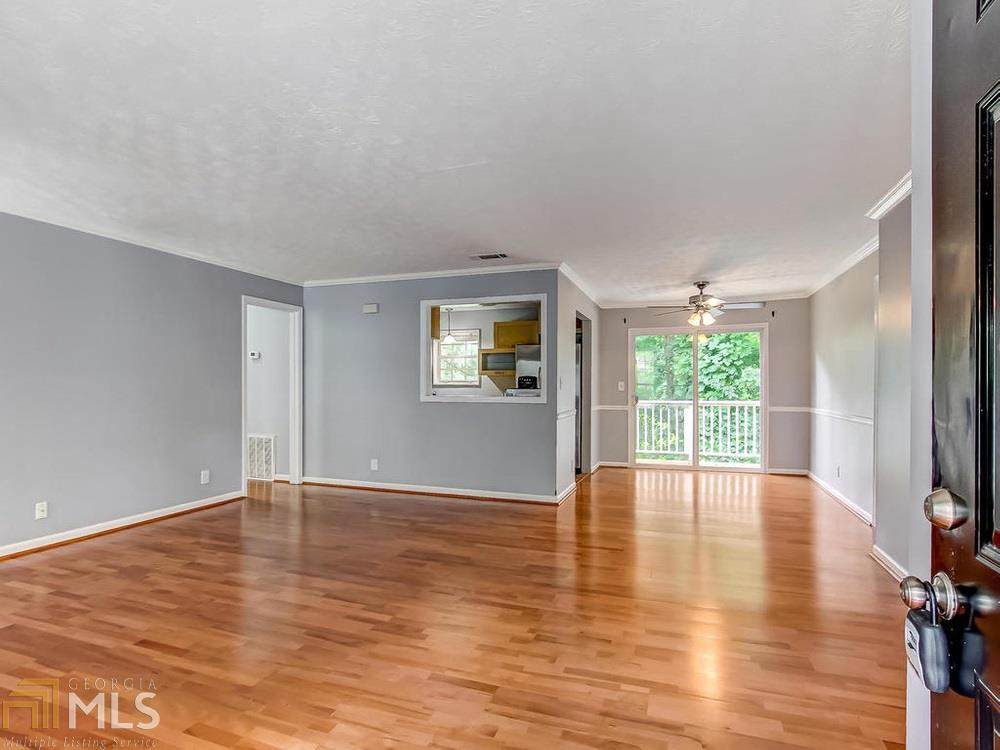 110 Sterling Ct - Photo 1