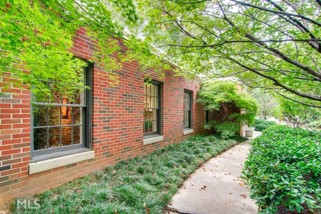 1933 Mclendon Ave - Photo 1