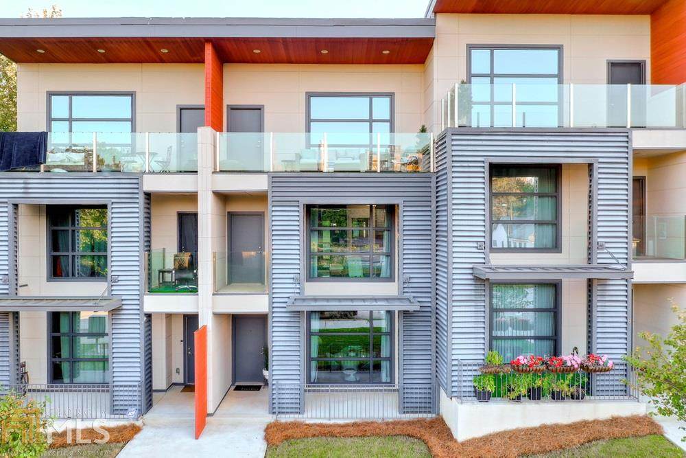 472 Martin St - Photo 1