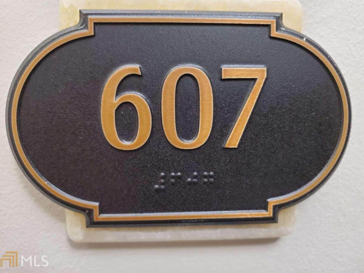 2233 Peachtree Rd - Photo 1
