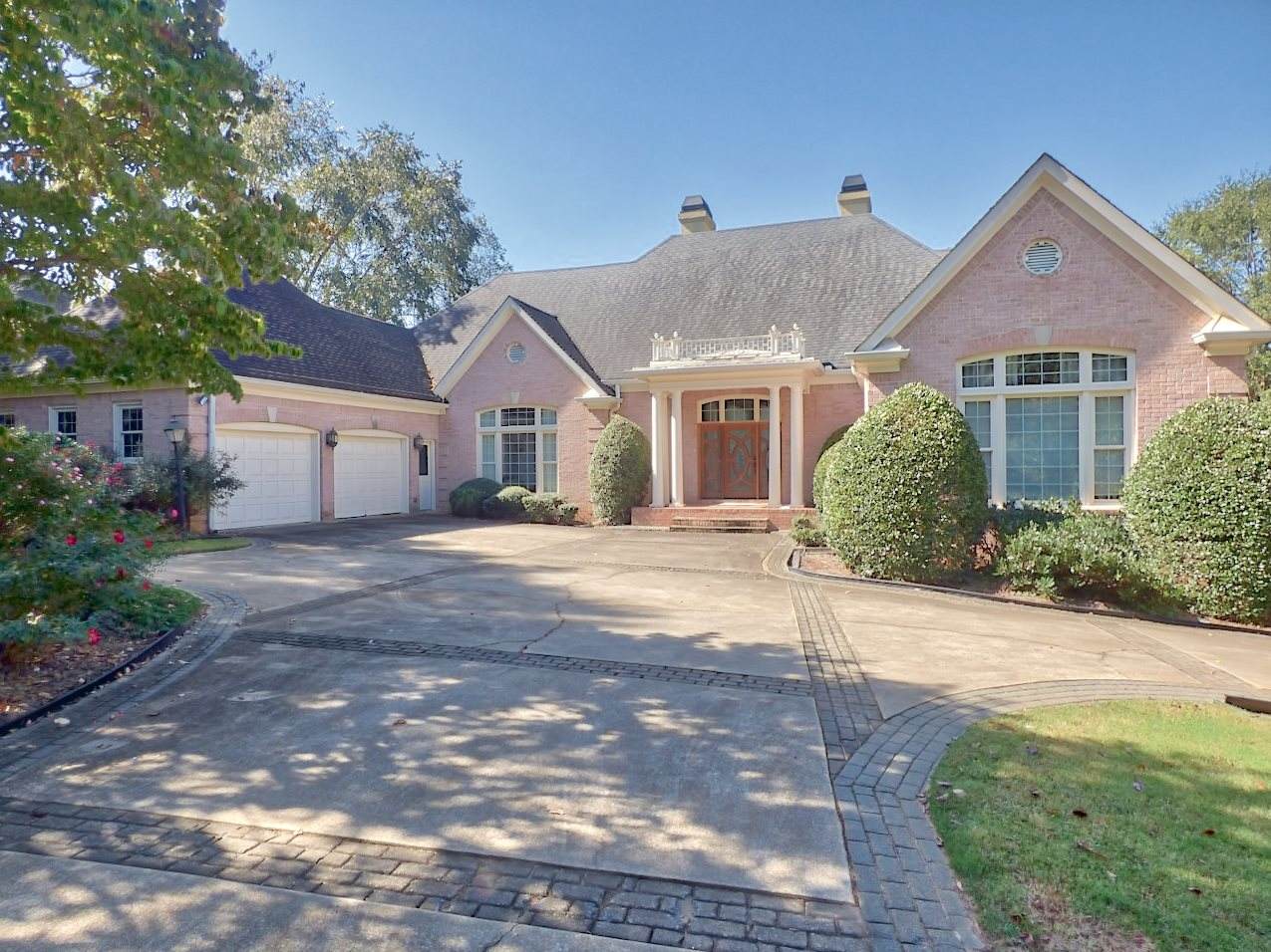 209 Montrose Dr - Photo 1