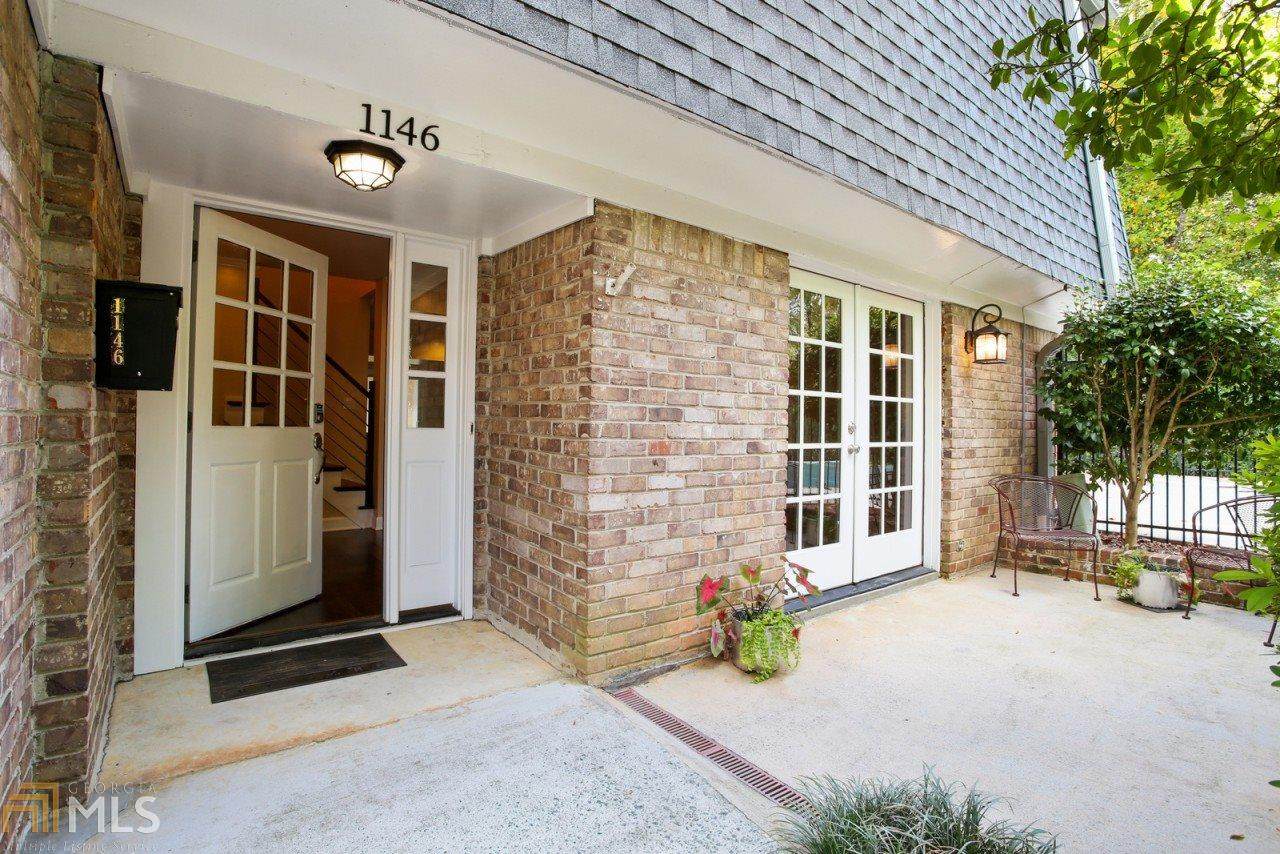1146 Hampton Way - Photo 1
