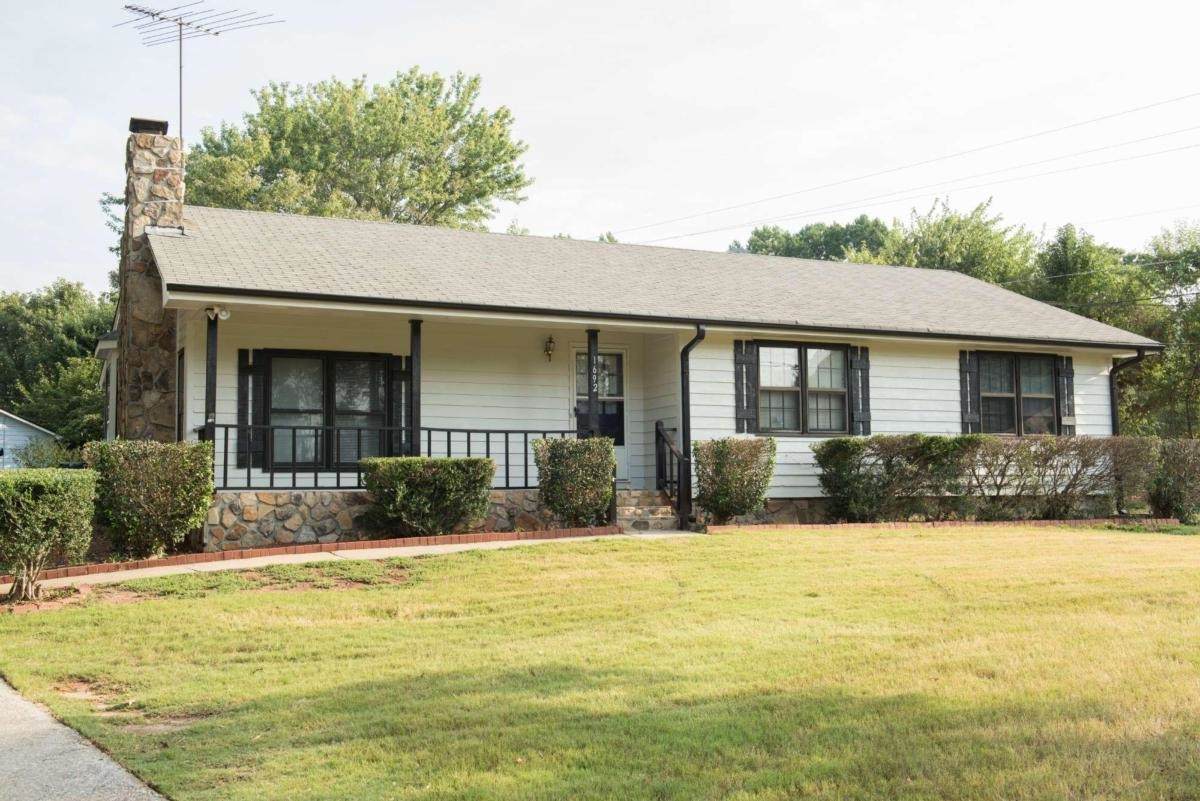 1692 Oak Rd - Photo 1