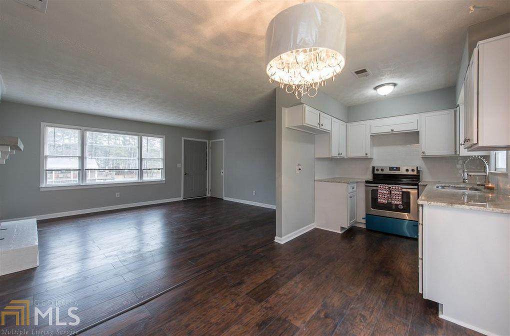 5760 Lakeview Dr - Photo 1