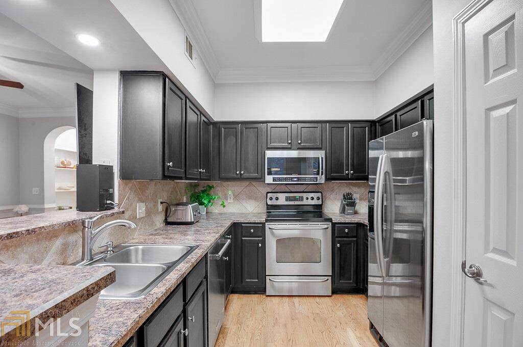 3777 Peachtree Rd - Photo 1