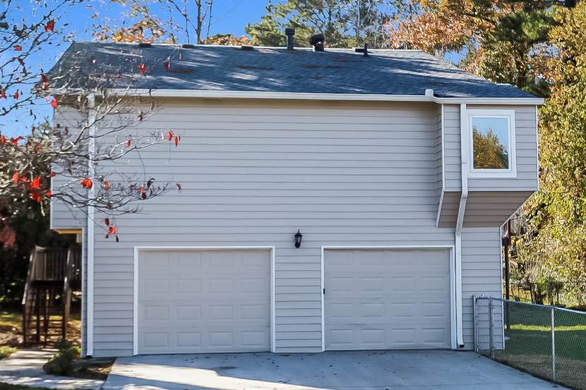 541 Canterbury - Photo 1