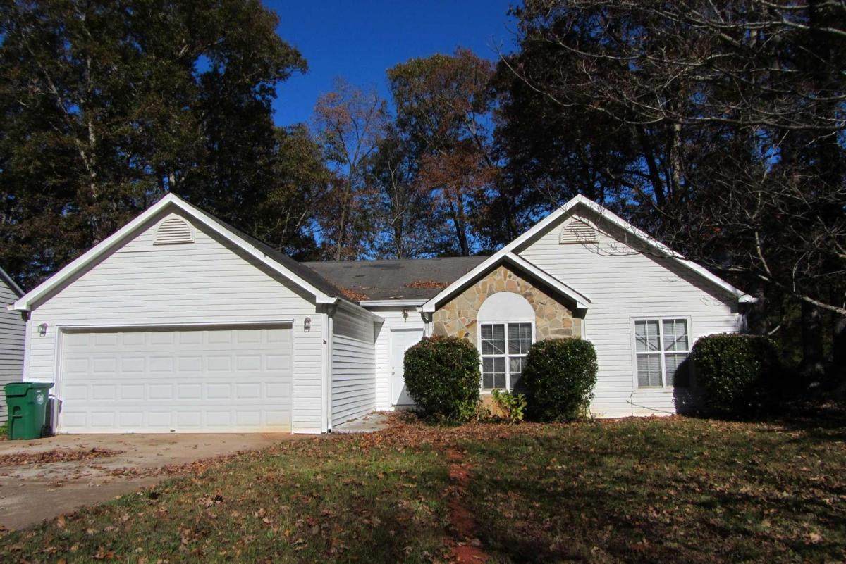 1604 Canberra Dr - Photo 1