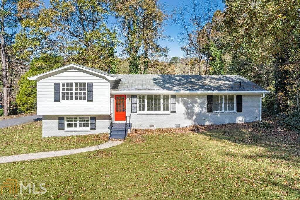 2703 Carriage Ln - Photo 1