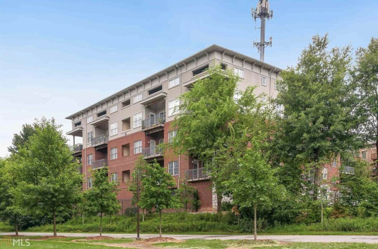 680 Greenwood Ave - Photo 1