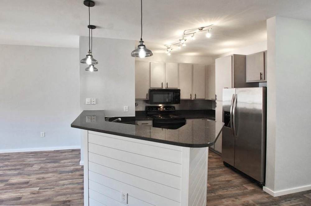 821 Ralph Mcgill Blvd - Photo 1