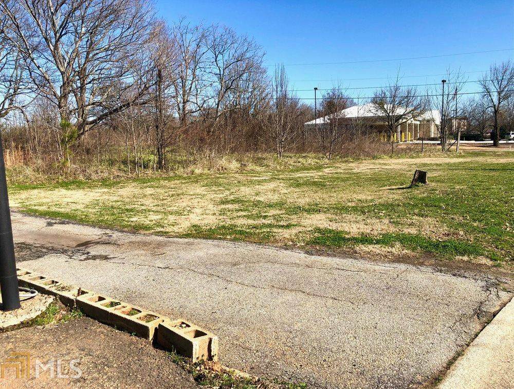 593 Shallowford Rd - Photo 1