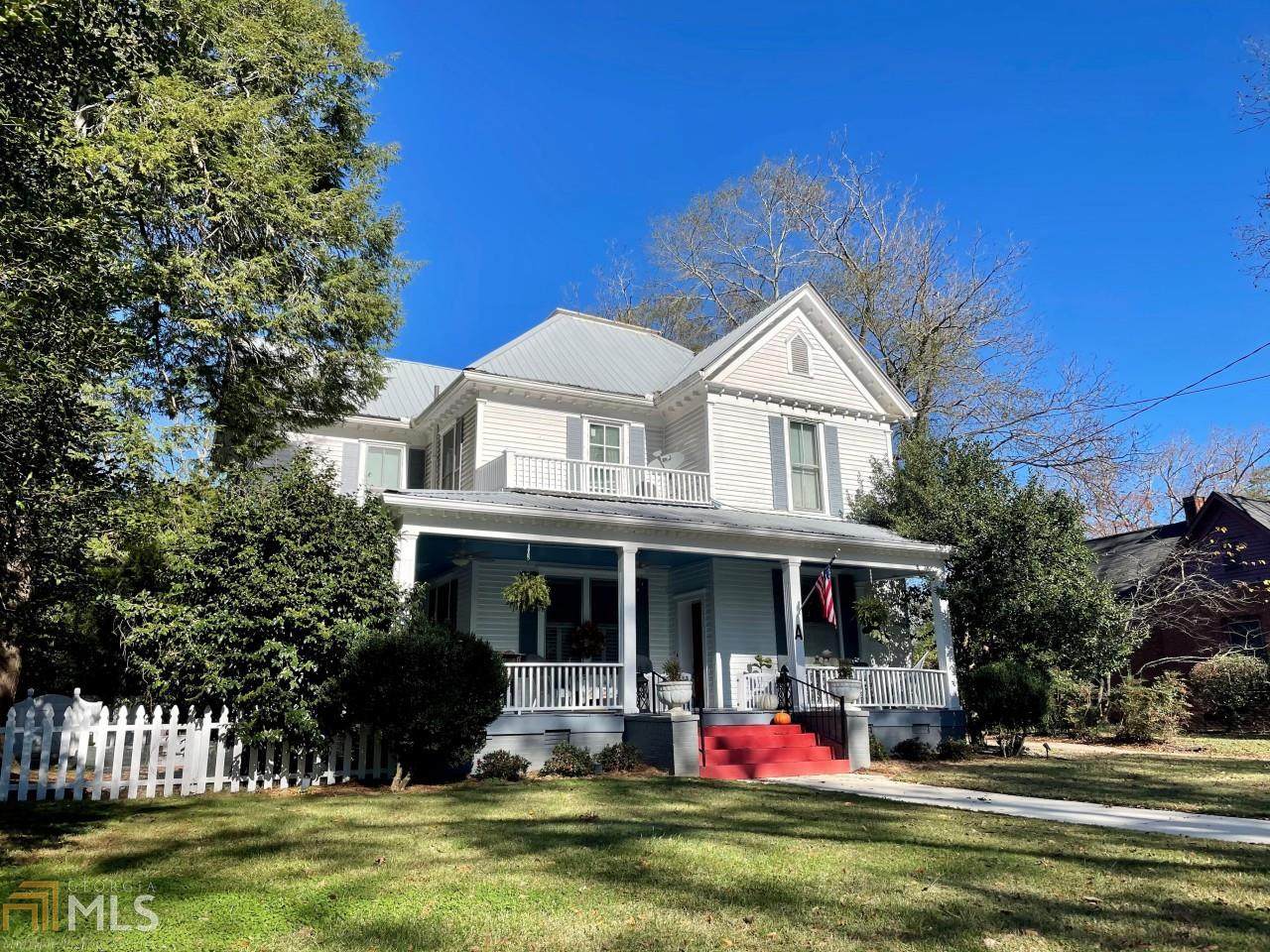 615 Park St - Photo 1