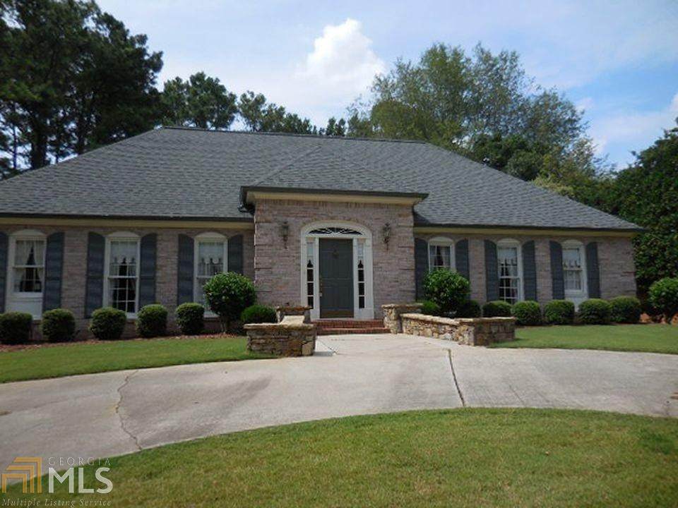 4911 Hampton Cir - Photo 1