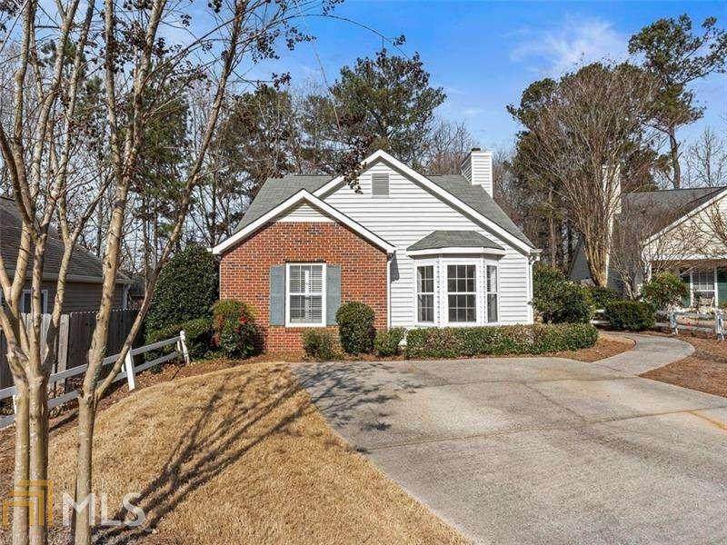 219 Dennis Dr - Photo 1