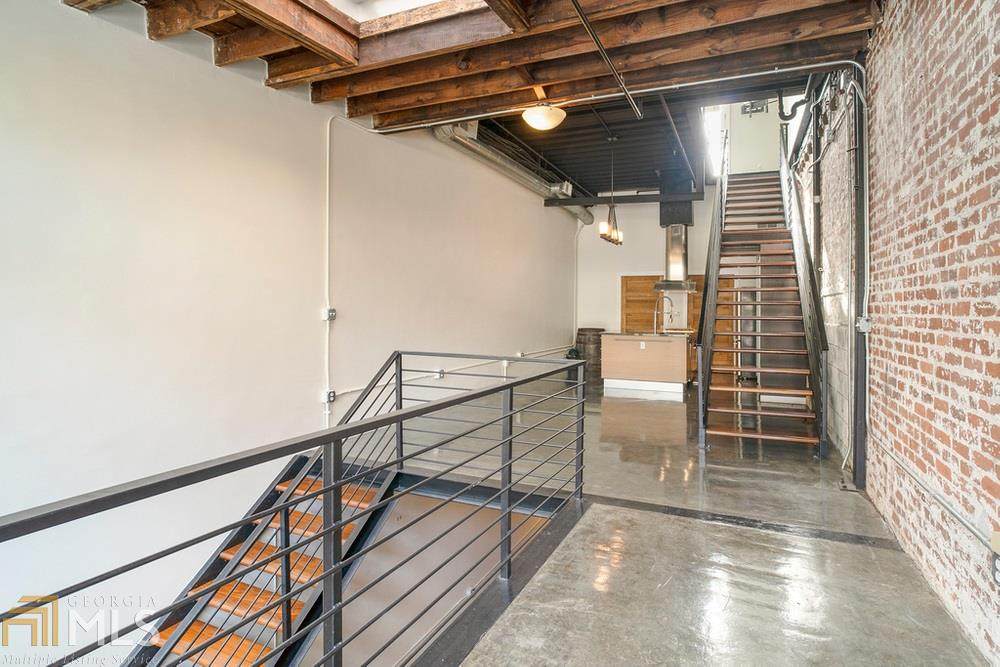 675 Greenwood Ave - Photo 1
