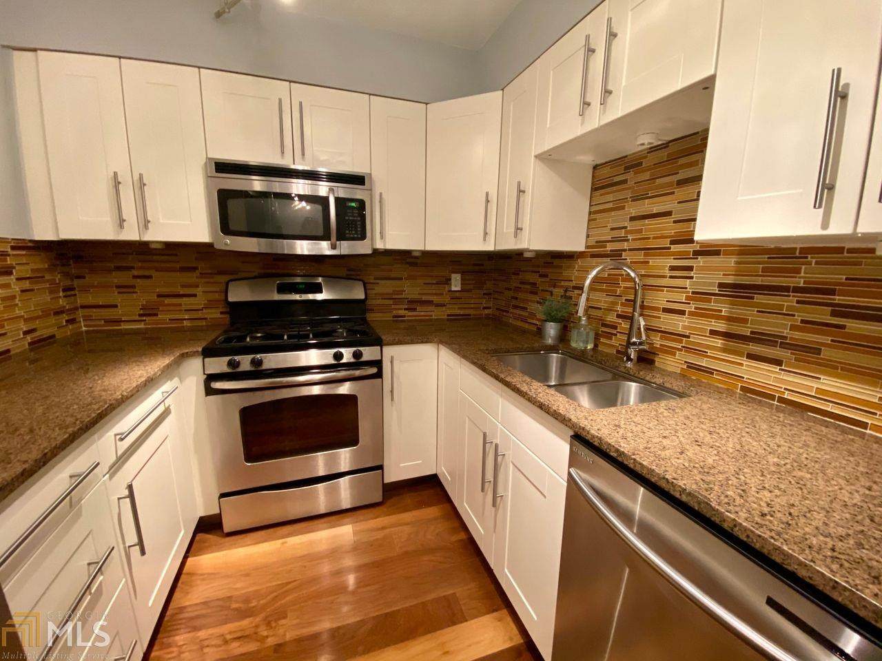 2479 Peachtree Rd - Photo 1