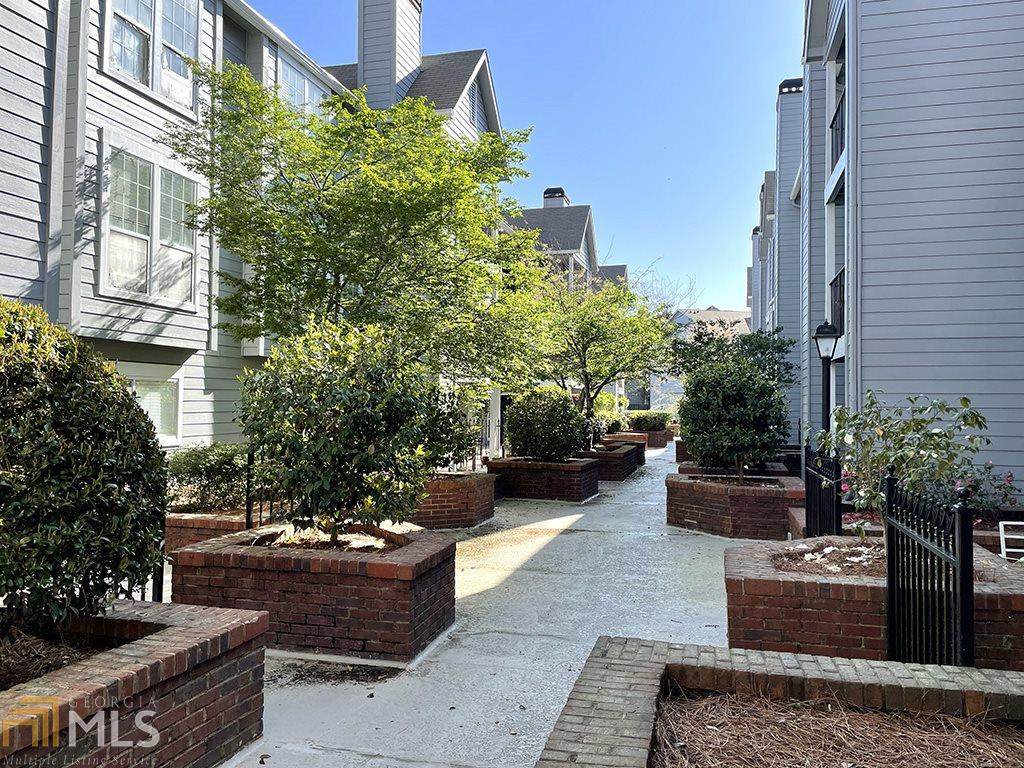 427 Granville - Photo 1