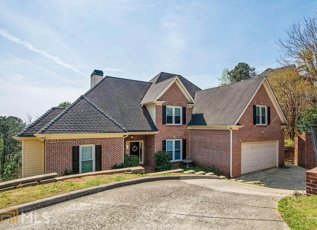 2002 Longwood Dr - Photo 1