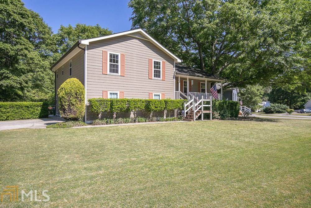 90 Lacey Oak Ln - Photo 1