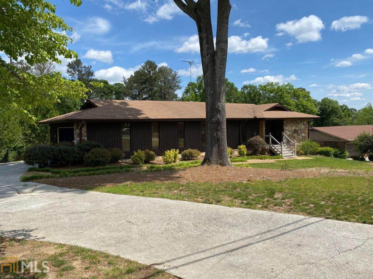 2082 Windsor Dr - Photo 1