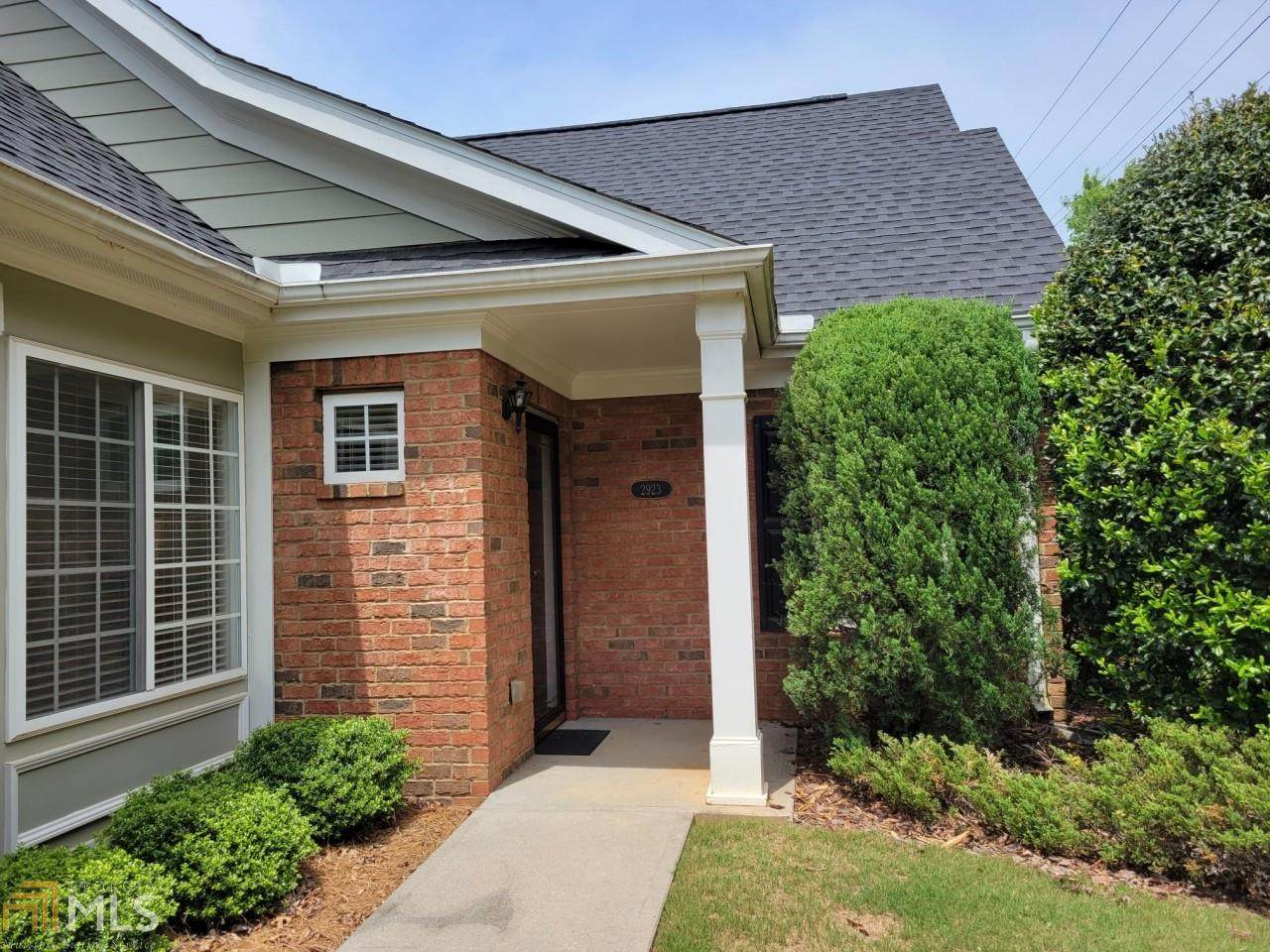 2923 Oakside Cir - Photo 1