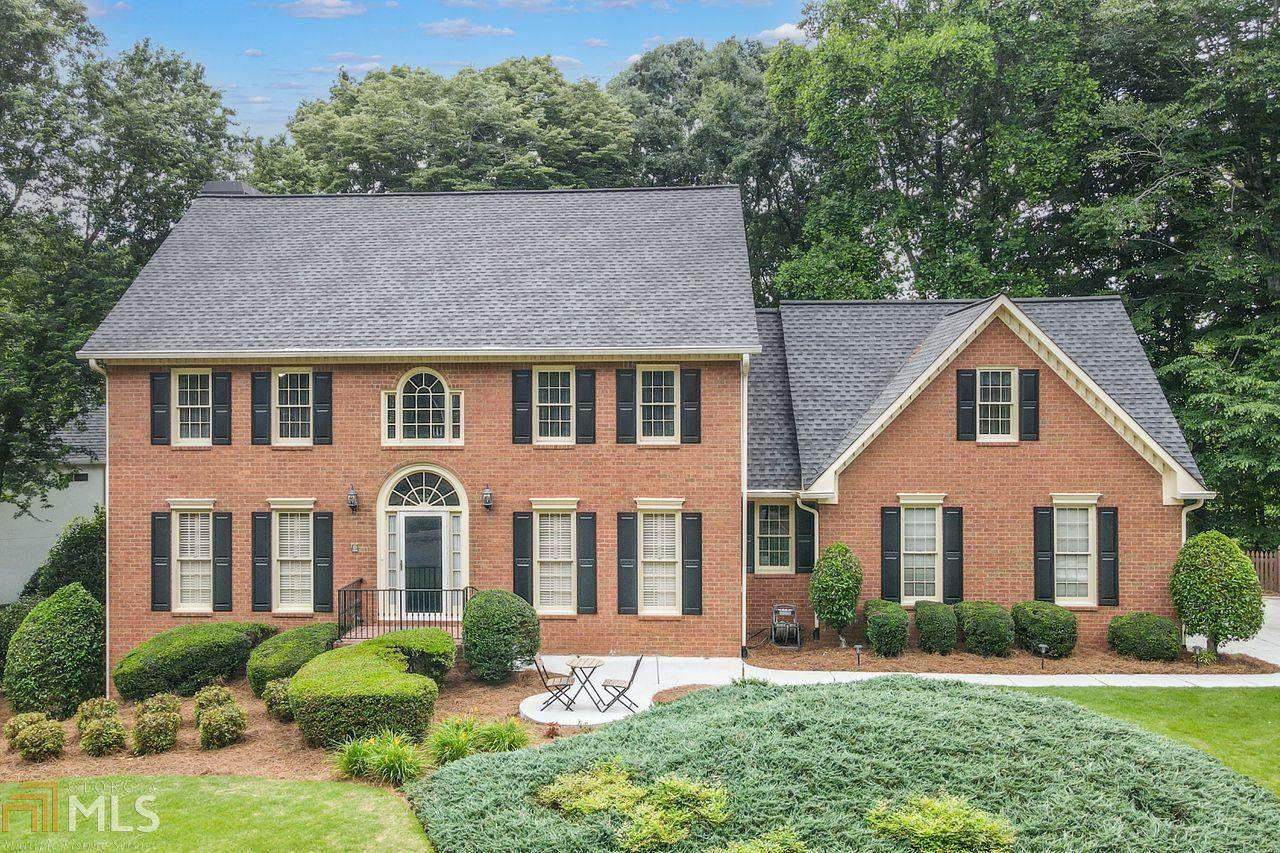 1703 Barrington Cir - Photo 1